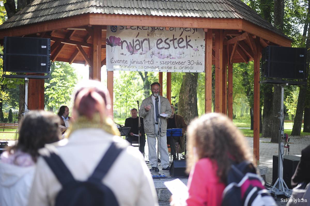 &bullet;  Fotó: Thomas Campean