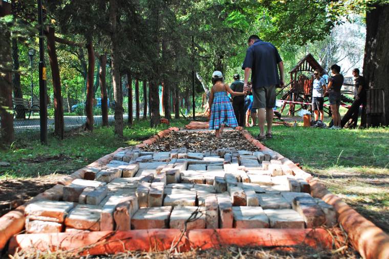 Te is javíthatsz a mezítlábas parkon!