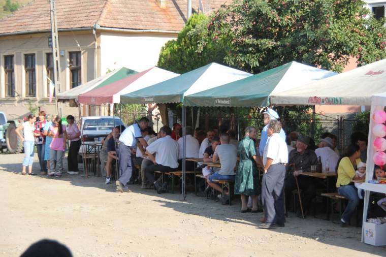 Őseik viselete köré épített muzsnai ünnep