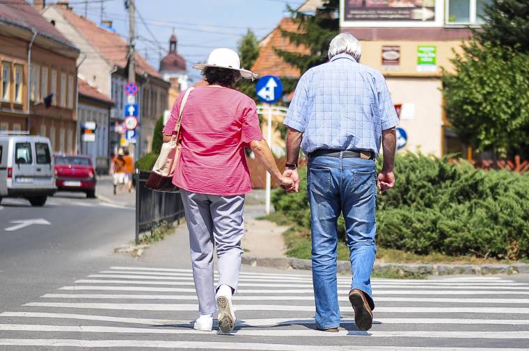 Száznál többen házasodnak és válnak
