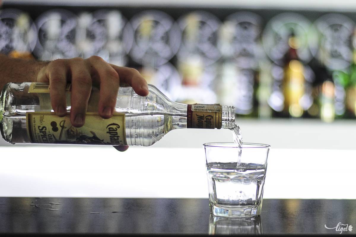 Egy párkapcsolatban a társ az, aki nagyon sokat tehet az alkoholfüggőért •  Fotó: Thomas Campean