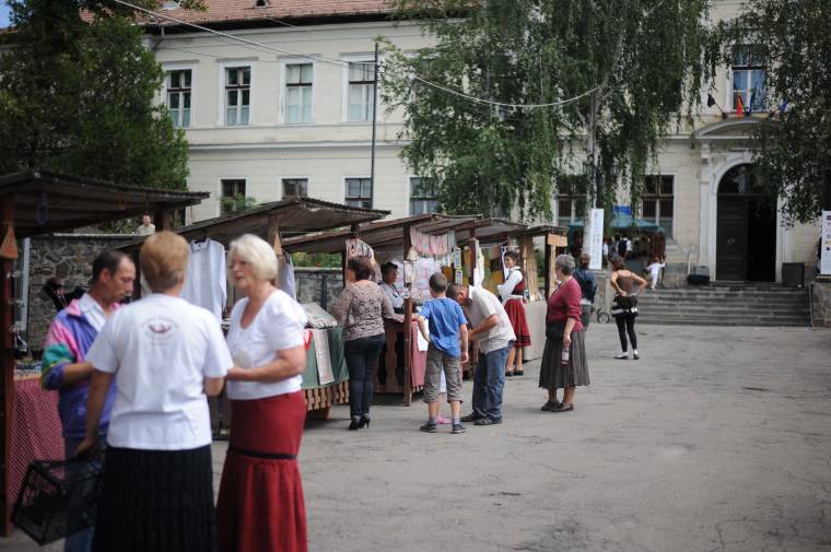 XV. MES: a kárpát-medenceiség jegyében