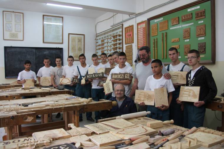 Haladékot kaptak a szakiskolák
