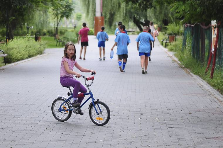 Amikor nem tud gyerekére vigyázni a dolgozó szülő