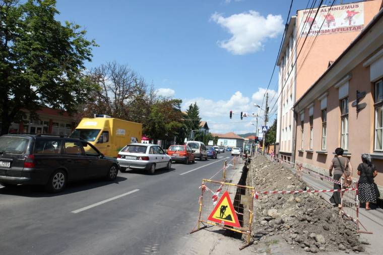 Vízelvezető csatornát alakítanak ki