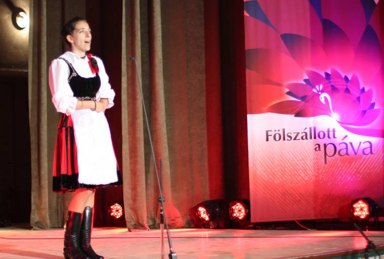 Szentegyházára szállott a páva