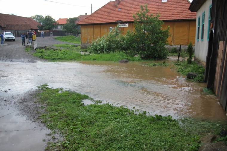 Utakat javítottak, a hidakra azonban nincs pénz
