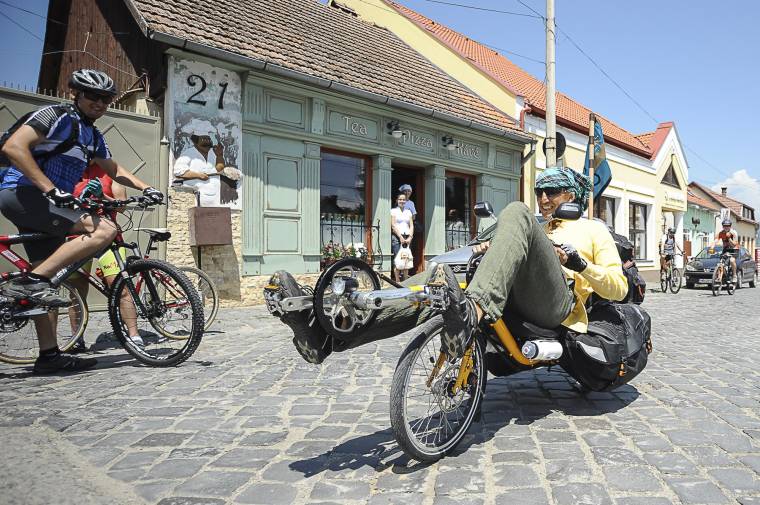Szombat délután fogadják Kobrát