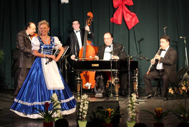 „A magyar ember a szívéből mulat...”