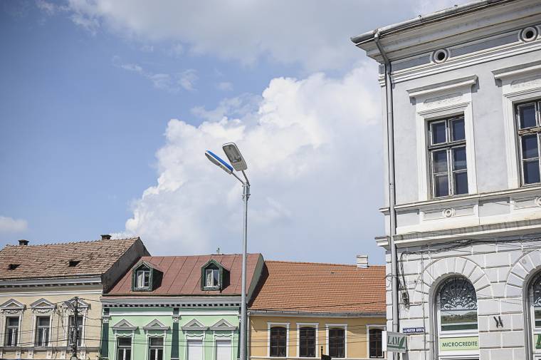 Nem mindenkinek tetszenek az új villanyoszlopok
