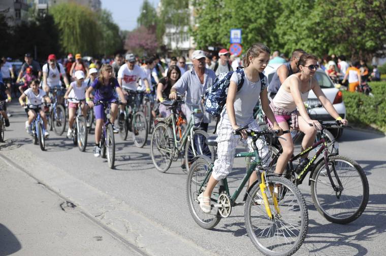 Biciklis tömeg indult majálisozni