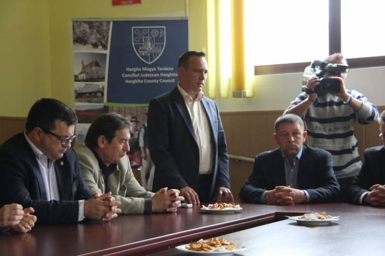 Önkéntesen vizsgálták a farkaslakiakat