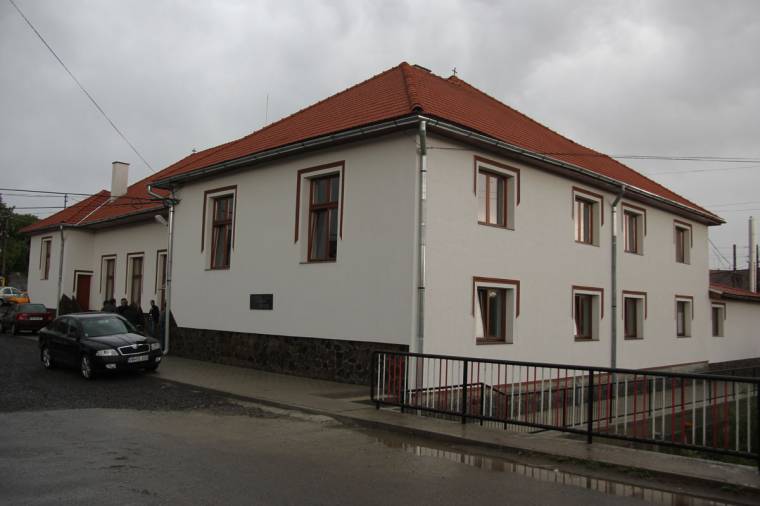 Átadták a felújított kultúrotthont Farkaslakán