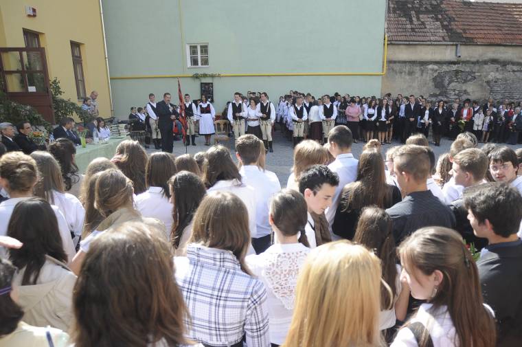 Elbúcsúztak iskolájuktól a pedás végzősök