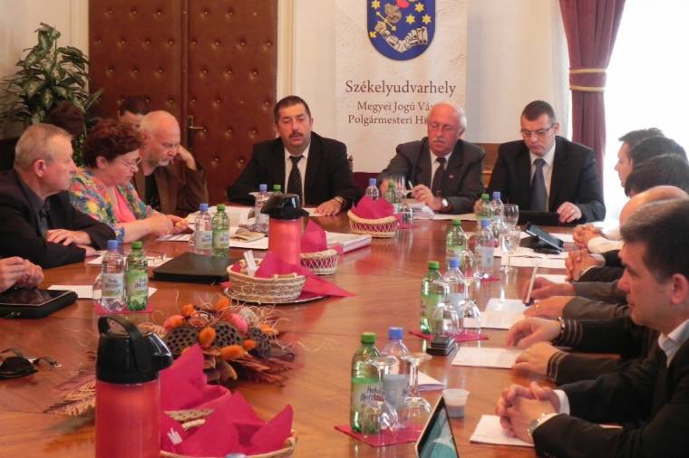 Gördülékeny képviselő-testületi ülés