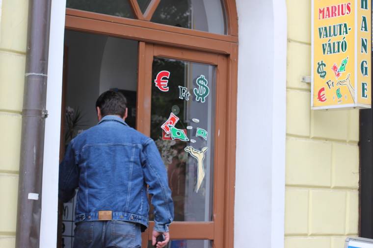 Nagy összeget vittek el a pénzváltóból