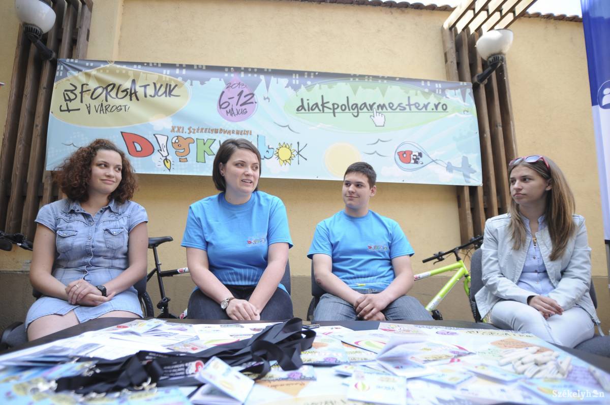 &bullet;  Fotó: Thomas Campean