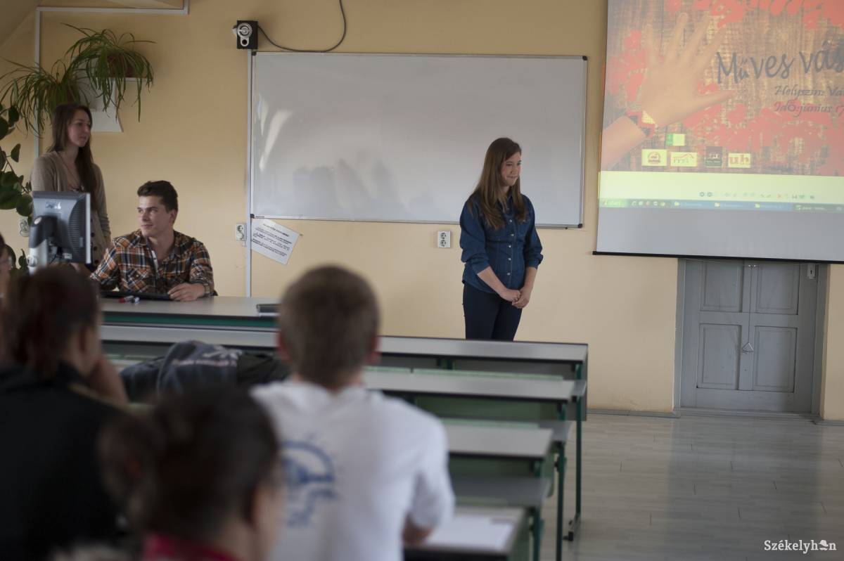 &bullet;  Fotó: Thomas Campean