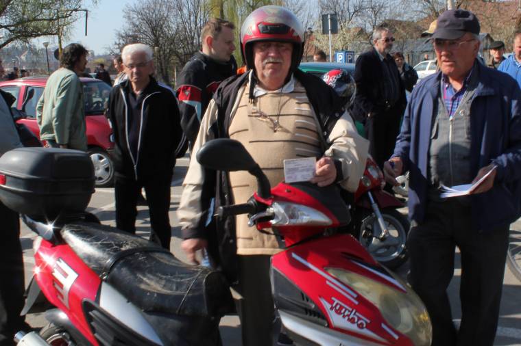 Emil bácsi címlapos erőfeszítése