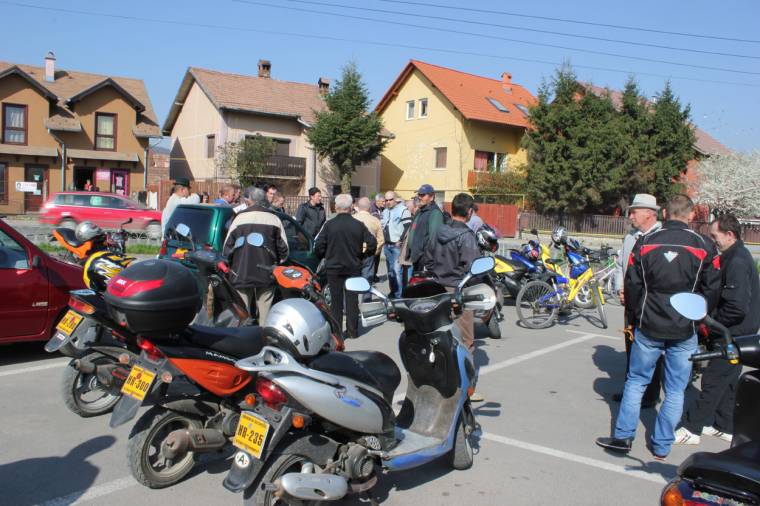 Tiltakoztak a robogósok