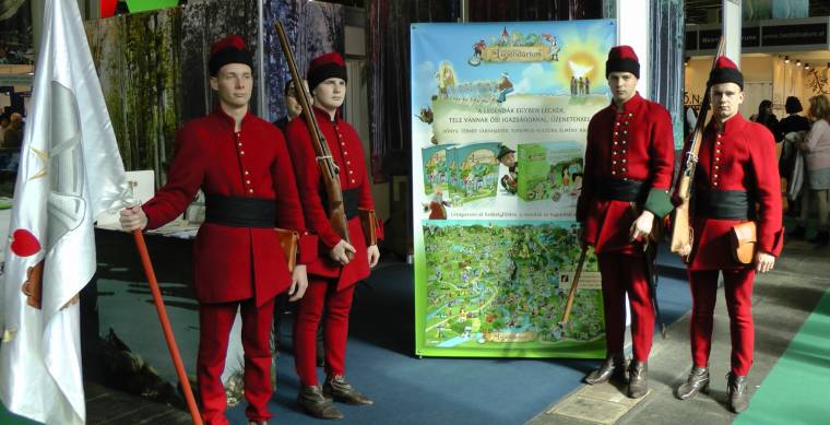 Újoncokat toboroznak a székely vörös darabontok