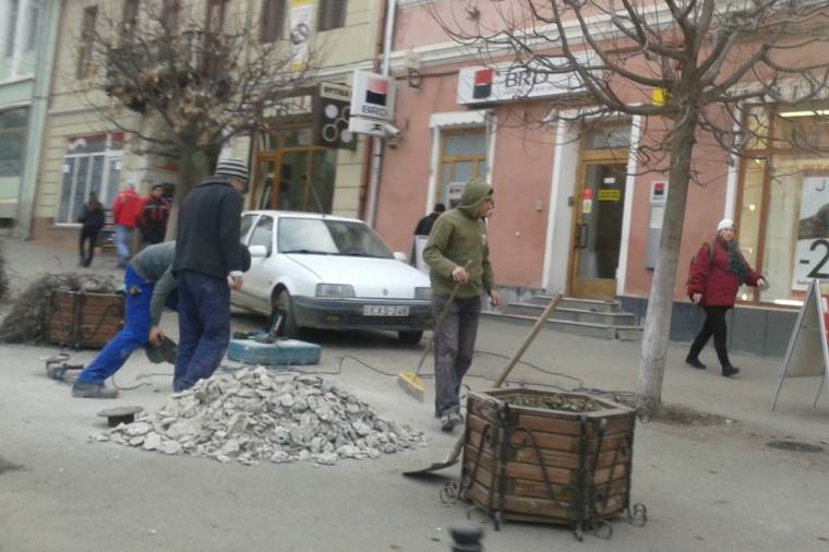 Kicserélik a hirdetőoszlopokat