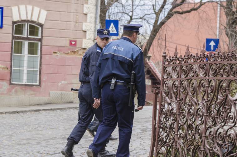 Késsel fenyegette meg az eladót egy sörért