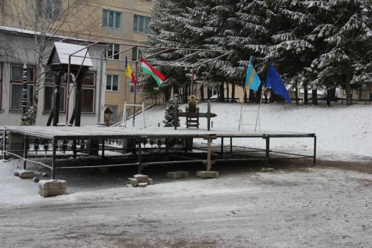 Födél alá „menekültek” ünnepelni