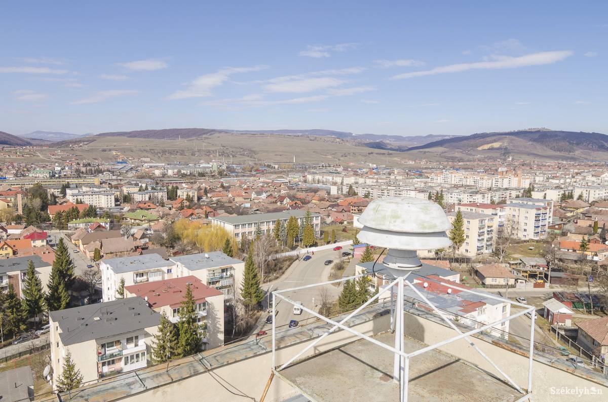 Központosított rendszerek. Légvédelmi és elektromos szirénákat használnak országszerte •  Fotó: Veres Nándor
