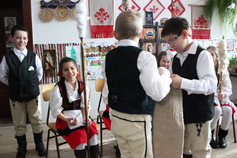 Fonó és jelmezbál