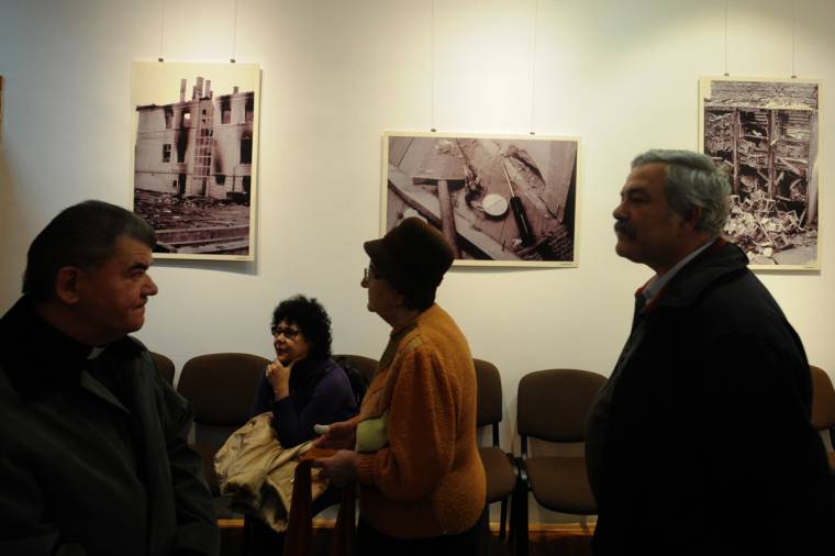 Forradalmat bemutató kiállítás a Kortárs galériában