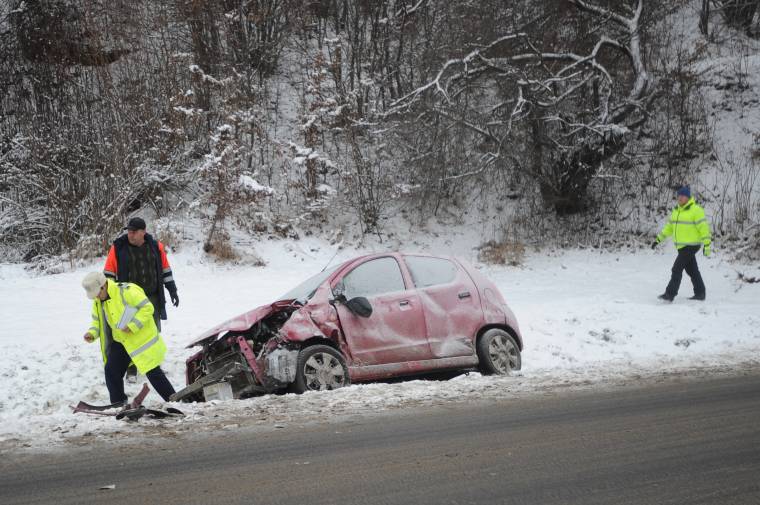 Két autó ütközött össze a Szejkén