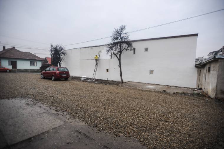 Várni kell az aszfaltozásra