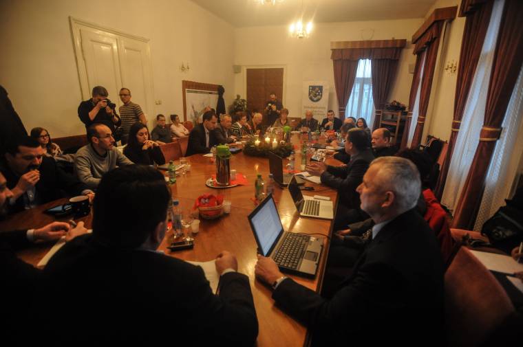 Huszonkét építmény bontásáról döntöttek