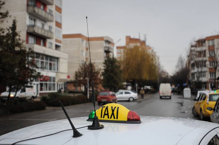 Tiltakoznak a taxisok a borravalóadó ellen