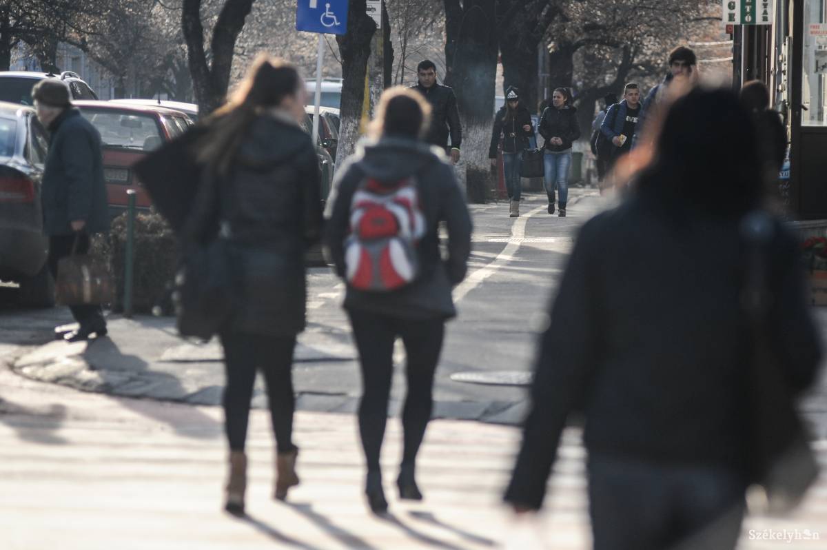 Papír és valóság? A lakhely szerinti adatok alapján 330 753 volt a megye állandó lakosainak száma idén év közepén •  Fotó: Thomas Campean