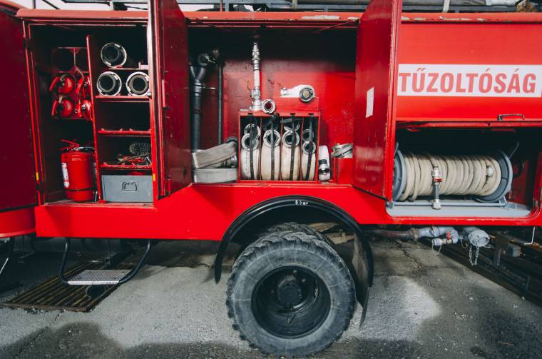 Tűzoltóadomány Debrecenből Rugonfalvára
