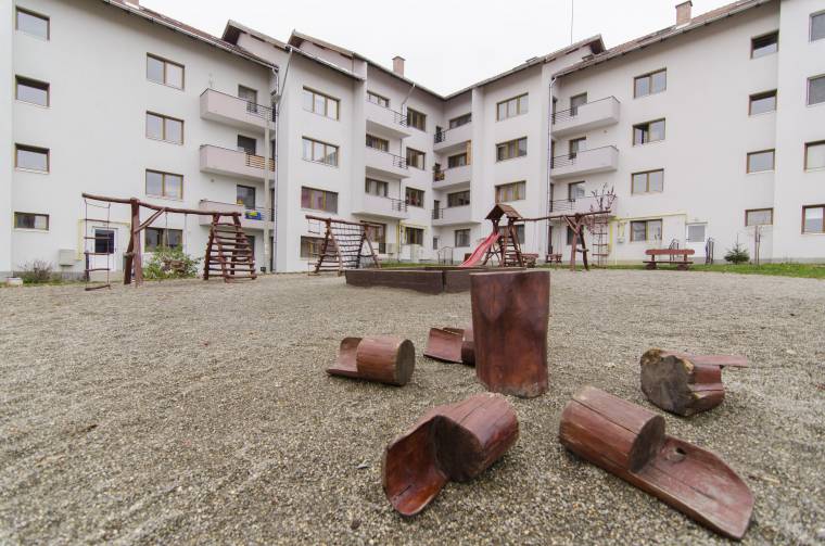 Tizenhárom lakás kulcsát adták át