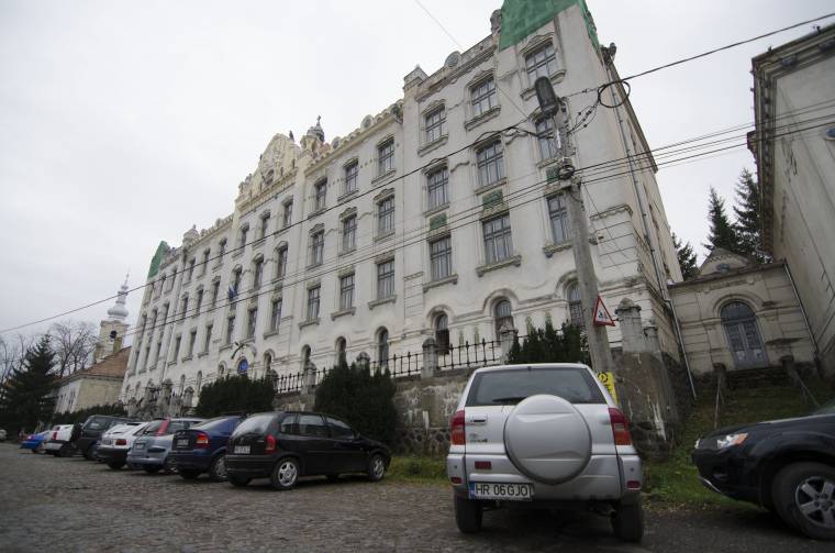 Forgalmi dugók a tanintézetek környékén