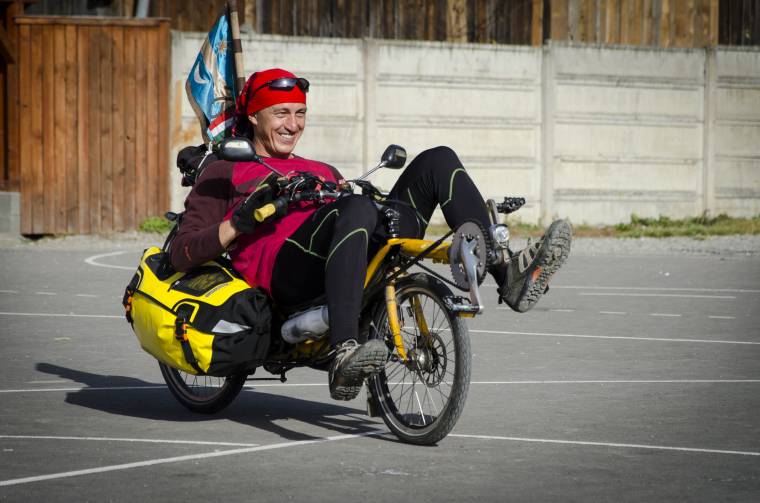 Kitartani az álmok mellett