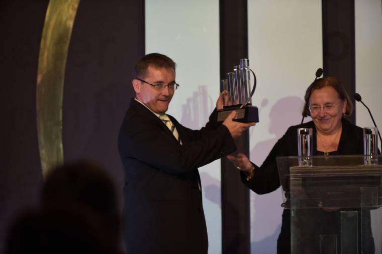 A gazdaságival ötvözhető a civil szféra