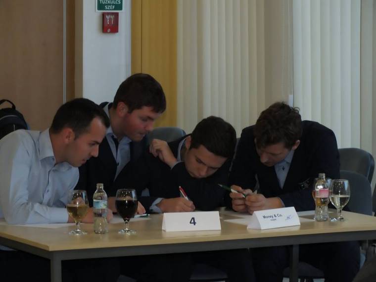 A „pénzsztárság” útján a gimisek