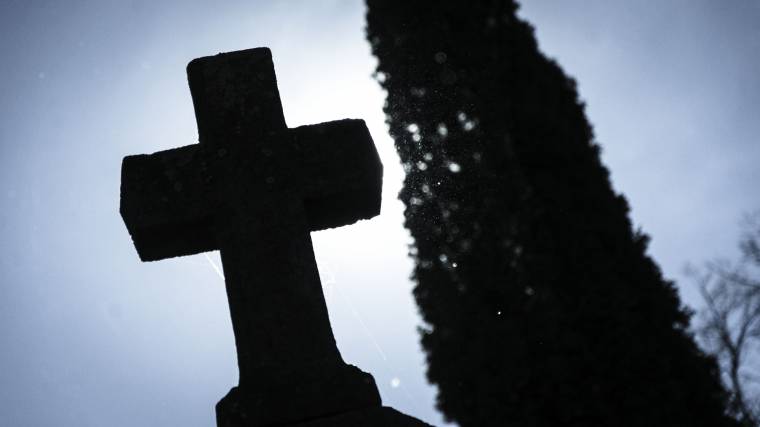 Nem temethették el szülőfalujában