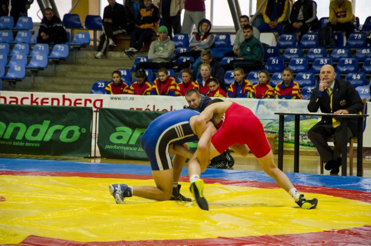 Ezüstérmesek a junior birkózók