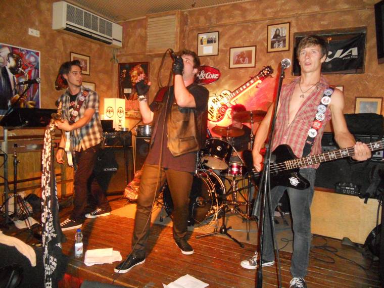 Kislemezen a saját dalok