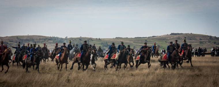 A gyermekfilharmónia vezetőjén is számon kérik a makettágyút