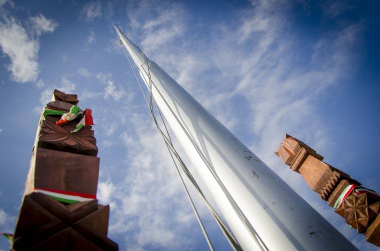 Elrongyolódott az óriás székely zászló