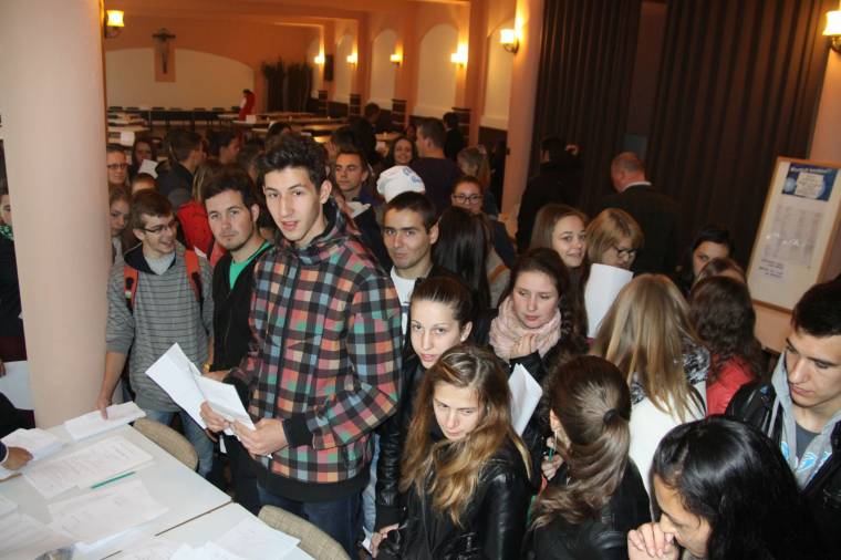 Kétszáznál többen kerestek munkát