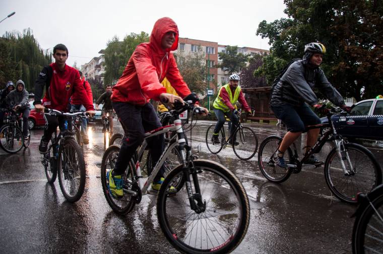 Esti biciklizésre hívnak