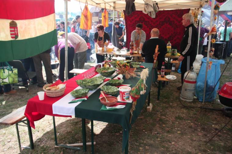 Jókedvvel töltött káposztafesztivál